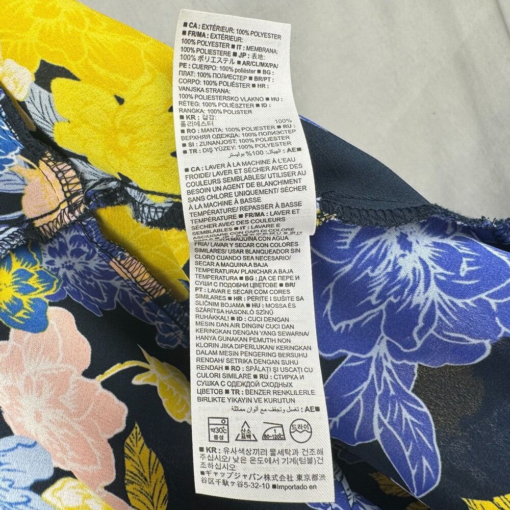 Banana Republic Wrap Blouse Sz S Black Floral Ruffle Design Cap Sleeve - Picture 12 of 13